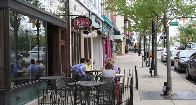 Valparaiso’s downtown has experienced a renaissance. Small businesses have flocked to the downtown filling it with a mixture of restaurants, retail shops, boutiques and more.